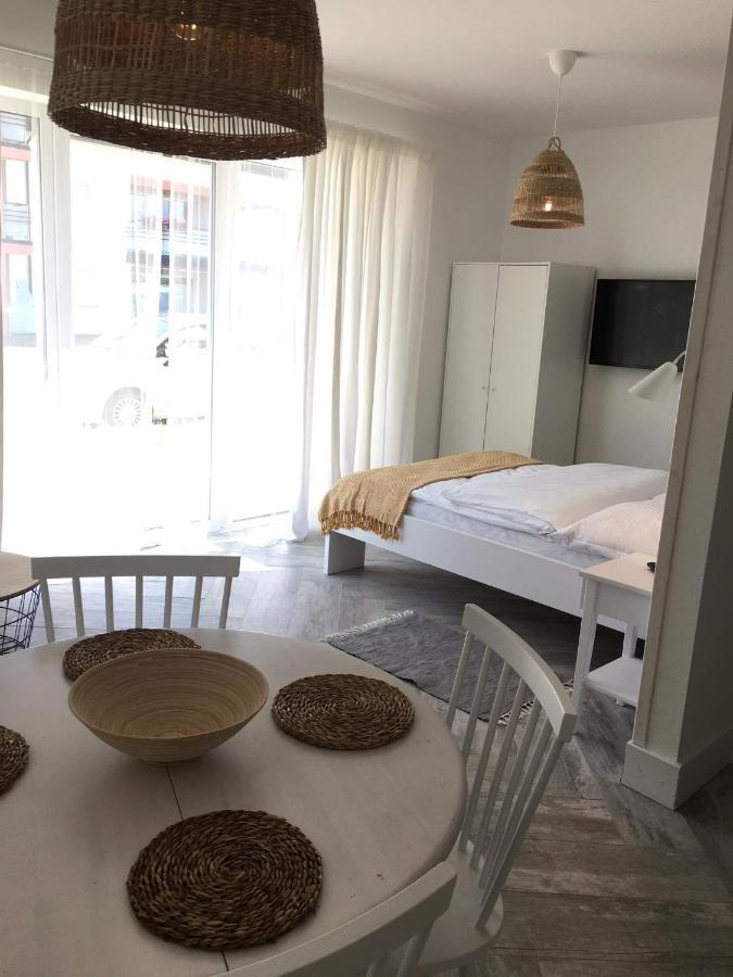 Morski Apartament Darlowko Esterno foto